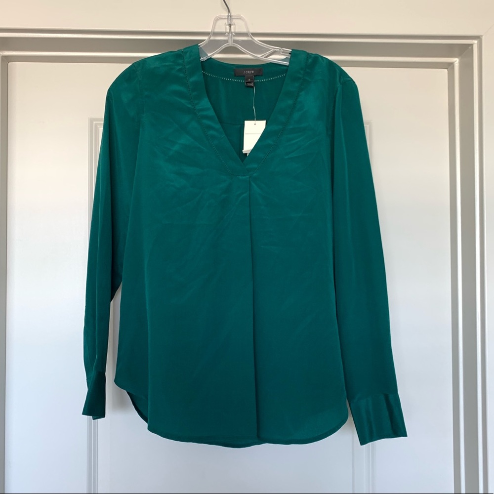 SILK DRAPEY V-NECK BLOUSE